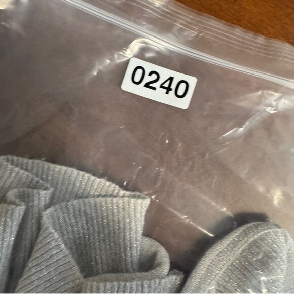 Velvet by Graham & Spencer Metallic Silver Cowl Neck Top 3/4 Sleeve Size S - Picture 12 of 12